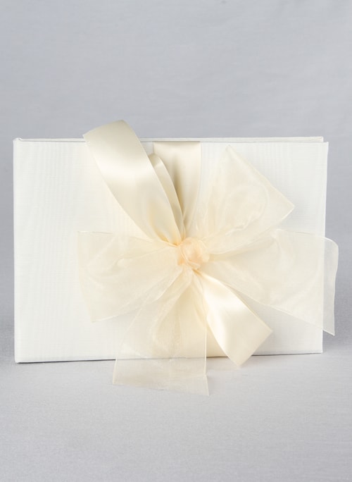 Tres Beau Guest Book